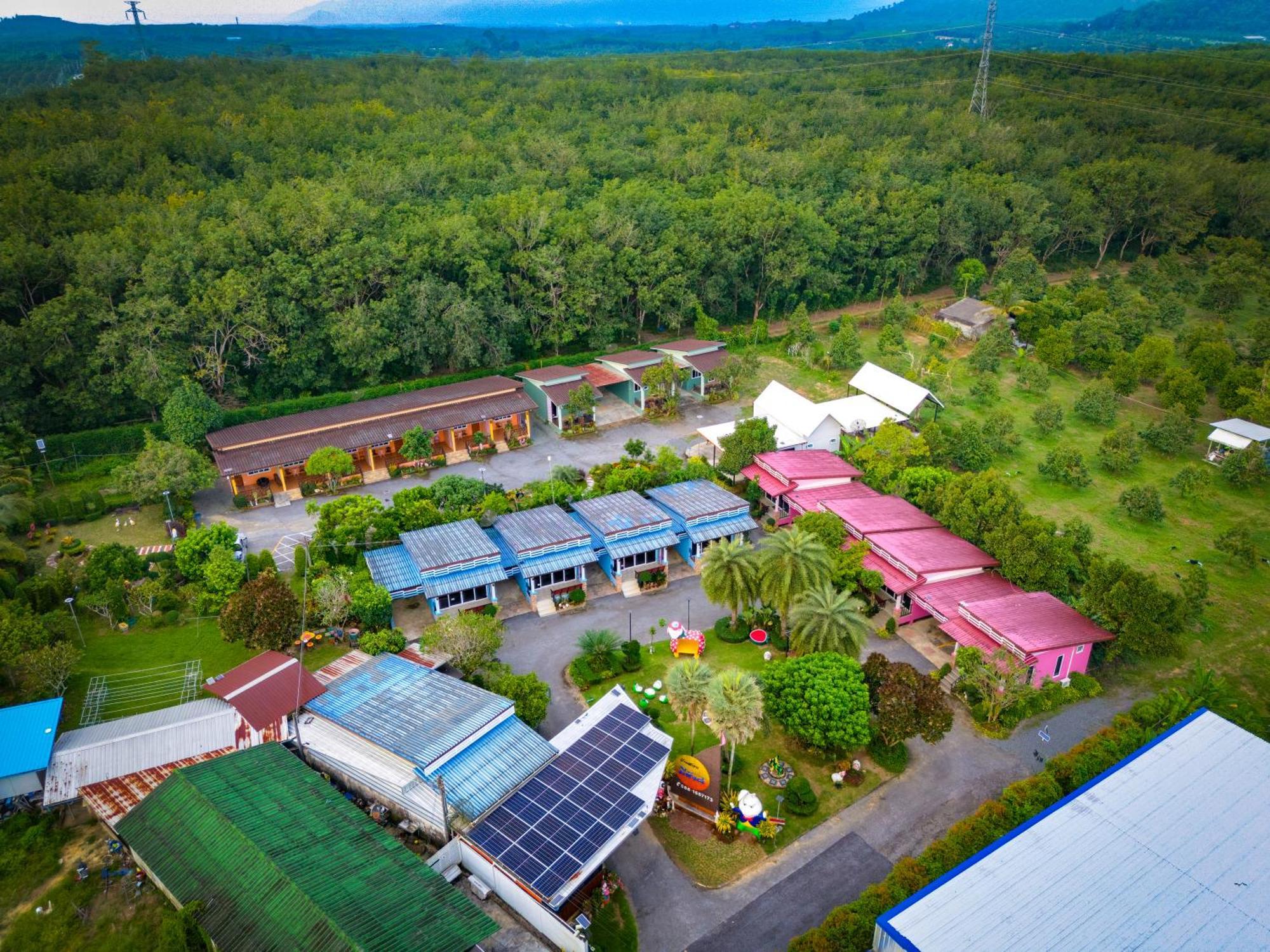 Hotel Baan Suan Mee Tang Chanthaburi Exterior foto