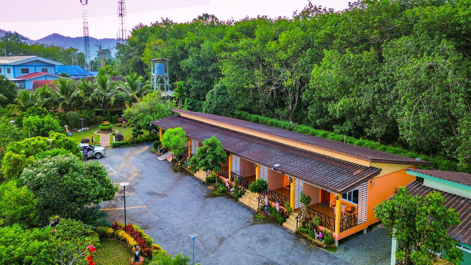 Hotel Baan Suan Mee Tang Chanthaburi Exterior foto